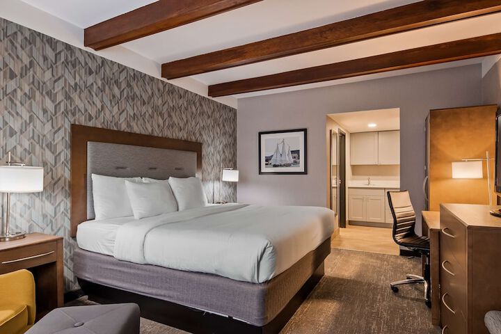 Best Western Plus Portsmouth Hotel & Suites