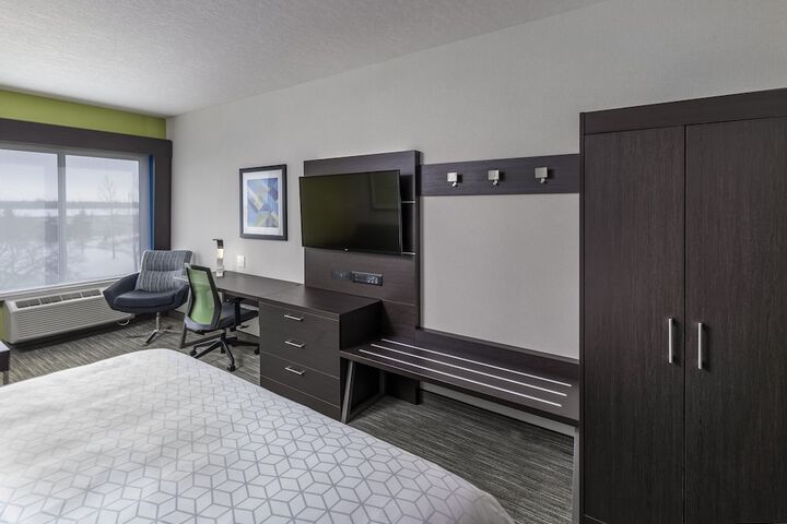 Holiday Inn Express & Suites Brandon by IHG