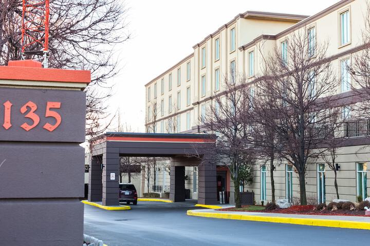 Best Western Premier Toronto Airport Carlingview Hotel