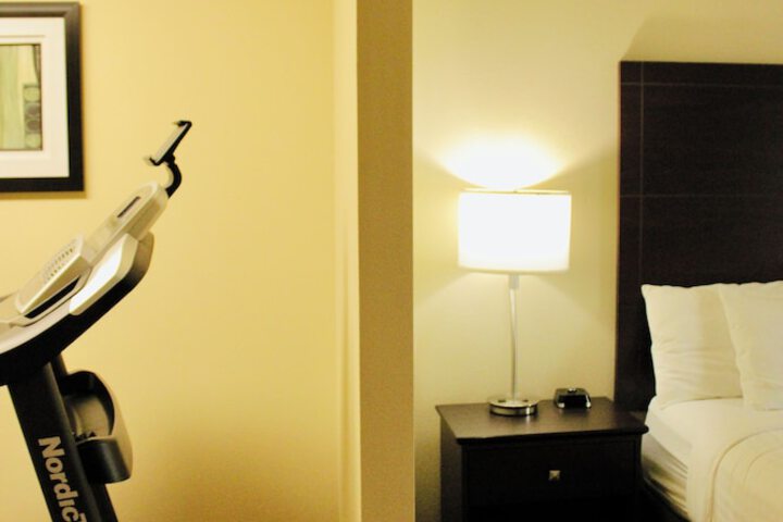 Cobblestone Hotel & Suites – Devils Lake