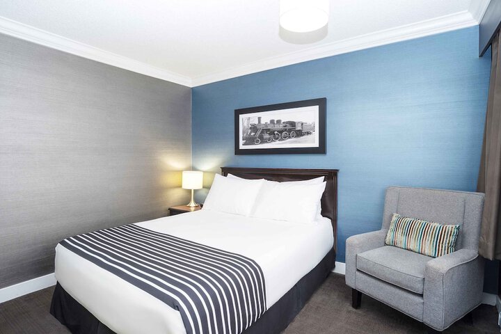 Room 43 of 62