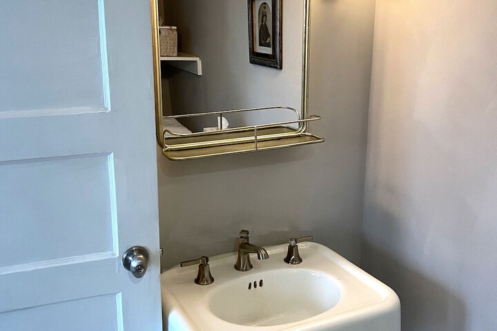 Room 68 of 103