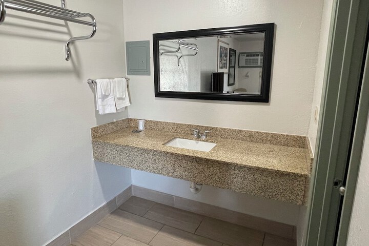 Room 15 of 23