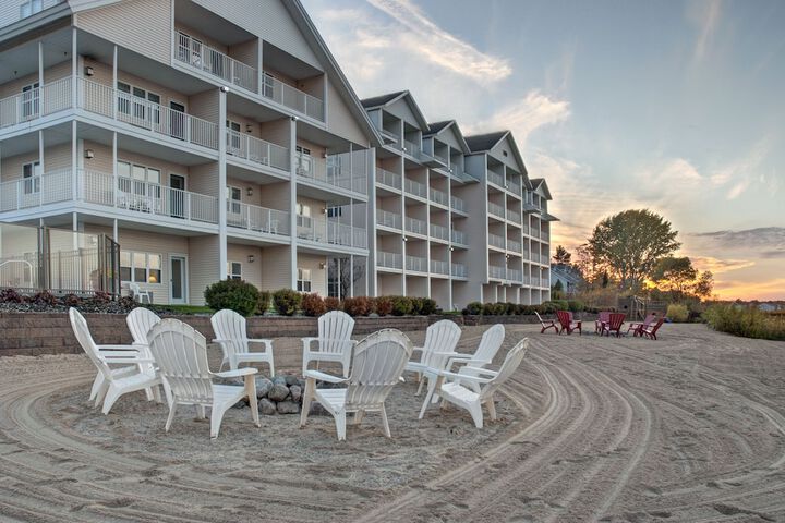 Cherry Tree Inn & Suites