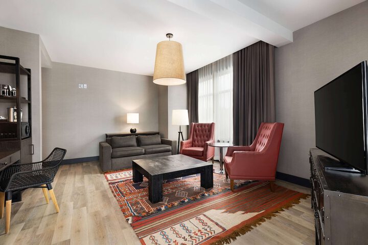Room 25 of 82