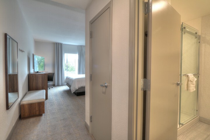 Room 64 of 107