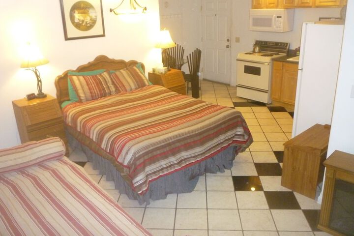 Room 24 of 38