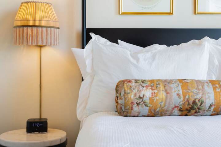 Hotel Cleo Knoxville Downtown, a Tribute Portfolio Hotel