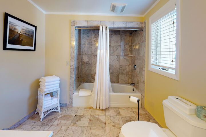Breezeway Boutique Hotel
