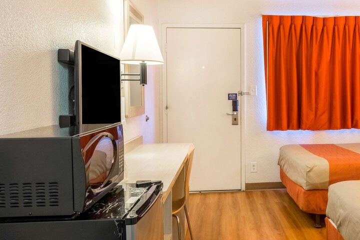 Motel 6 Mojave CA