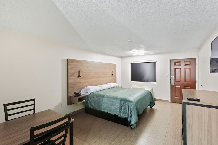 Room 27 of 35