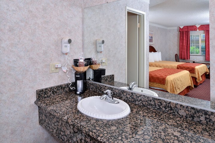 Room 16 of 18