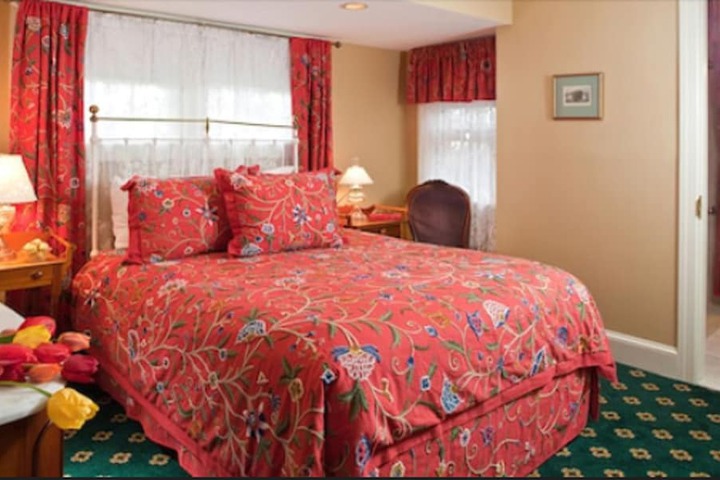 Room 9 of 128
