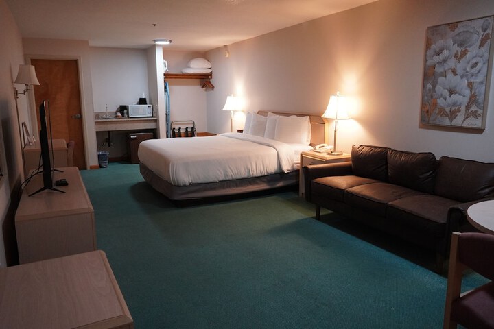 Timberland Inn & Suites