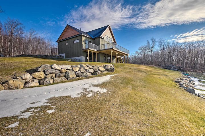 Secluded Kingfield Abode w / Idyllic Mtn Views