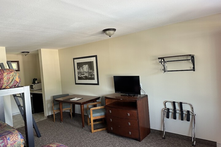Room 233 of 443