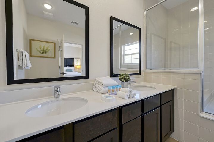 Regal Oaks Resort Vacation Townhomes by IDILIQ