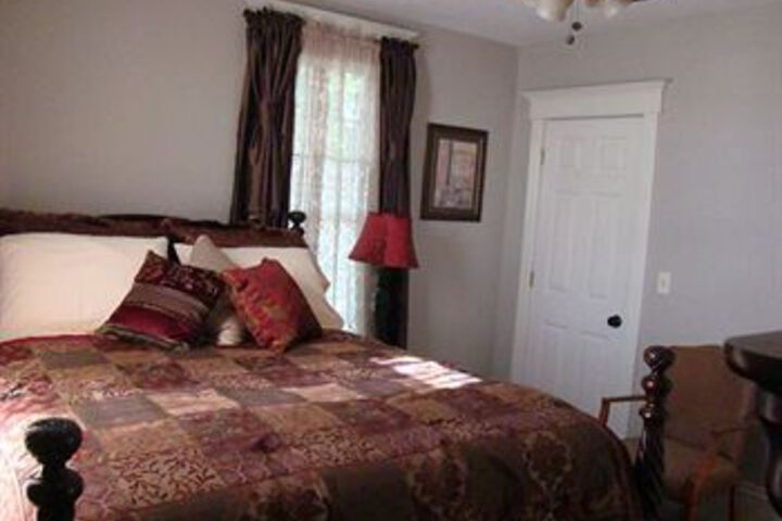 Vintage Charm Bed & Breakfast Hotel