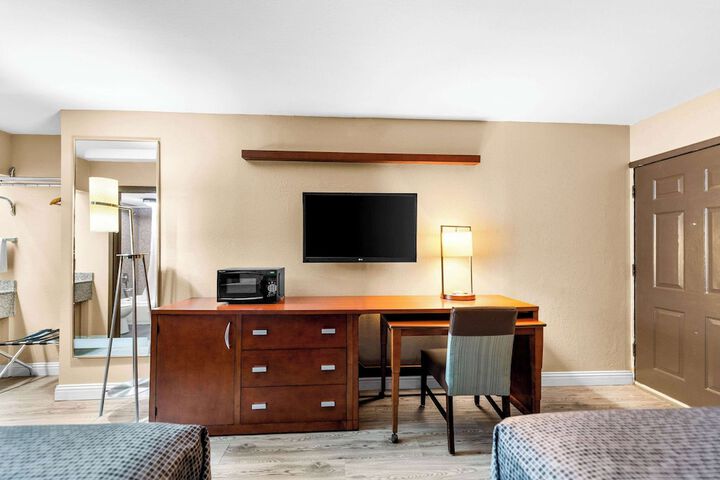 Room 33 of 34