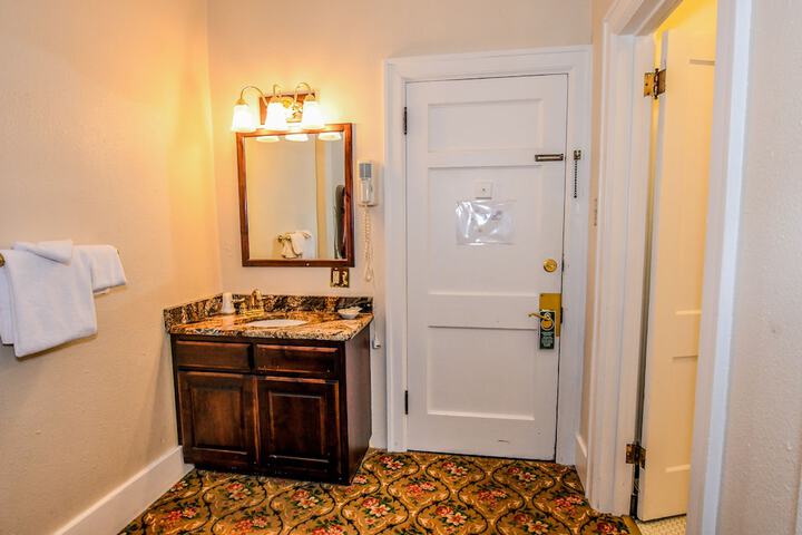Irma Hotel