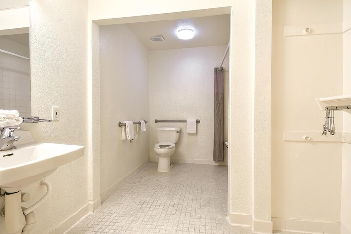 Room 35 of 44