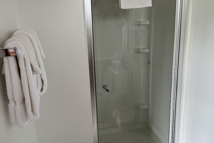 Room 319 of 443
