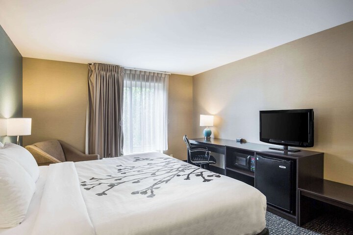 Sleep Inn & Suites Dunmore