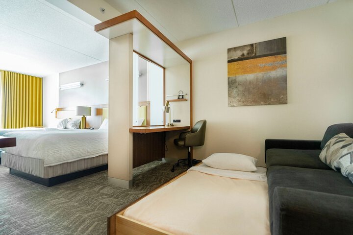 Room 16 of 38
