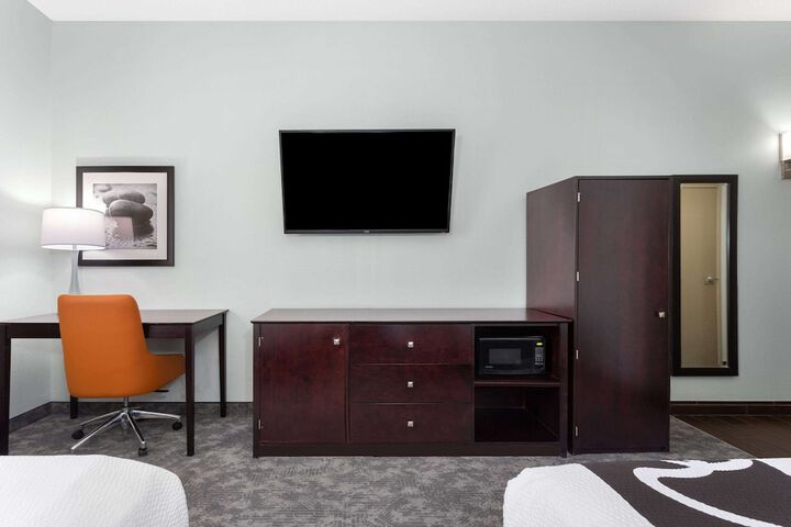 Room 10 of 34