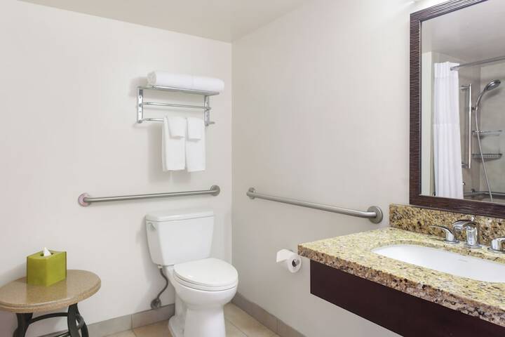 Room 36 of 80