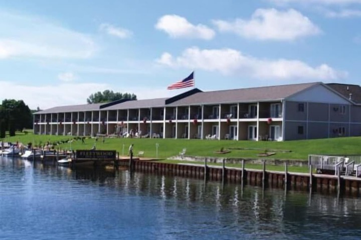 Fleetwood Inn & Suites