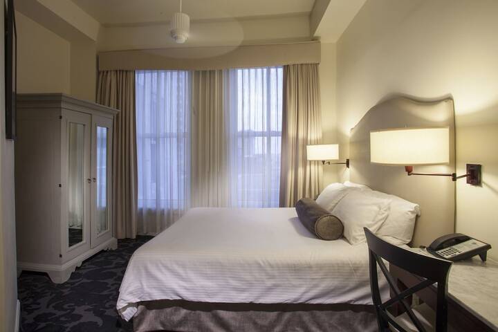 Room 51 of 83
