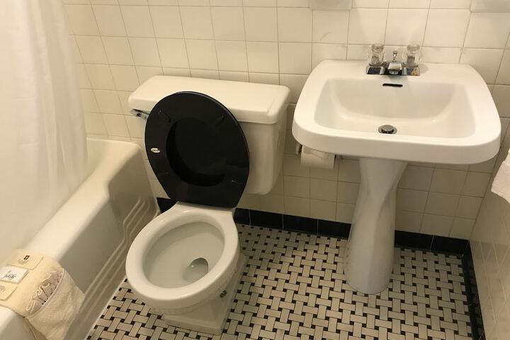 Room 18 of 39