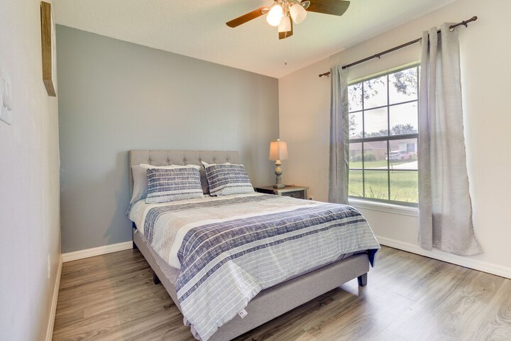 Charming Leesburg Getaway w / Screened Porch!