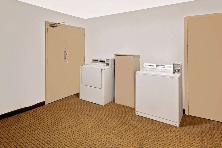 Room 6 of 16