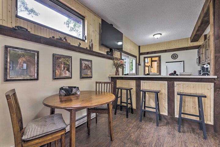 Private Guest House w / Deck + Spectacular Views!