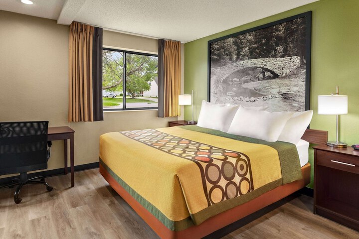 Super 8 by Wyndham Ankeny / Des Moines Area