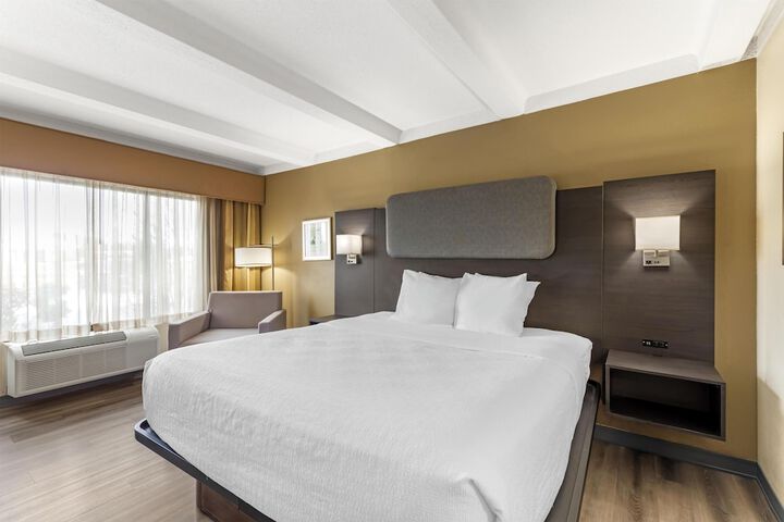 Best Western Plus Madison-Huntsville Hotel