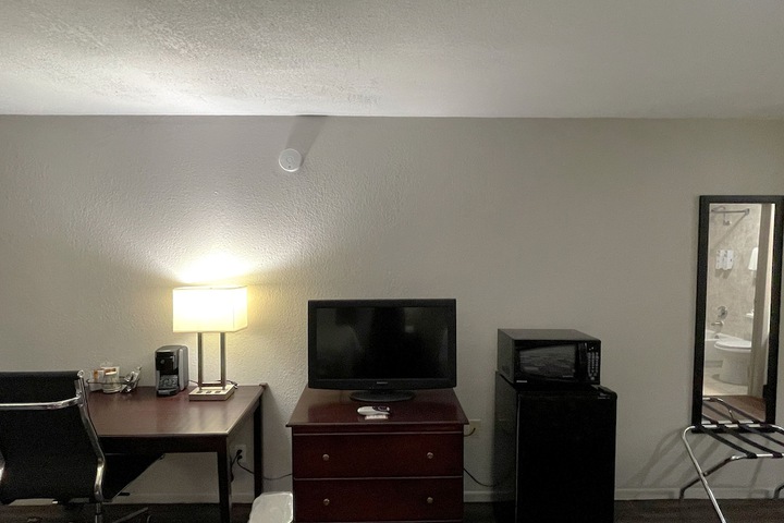 Room 10 of 24