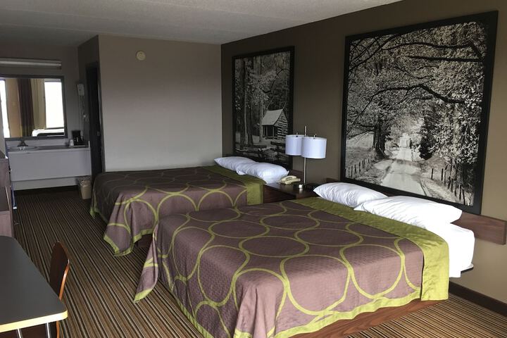 Room 6 of 13