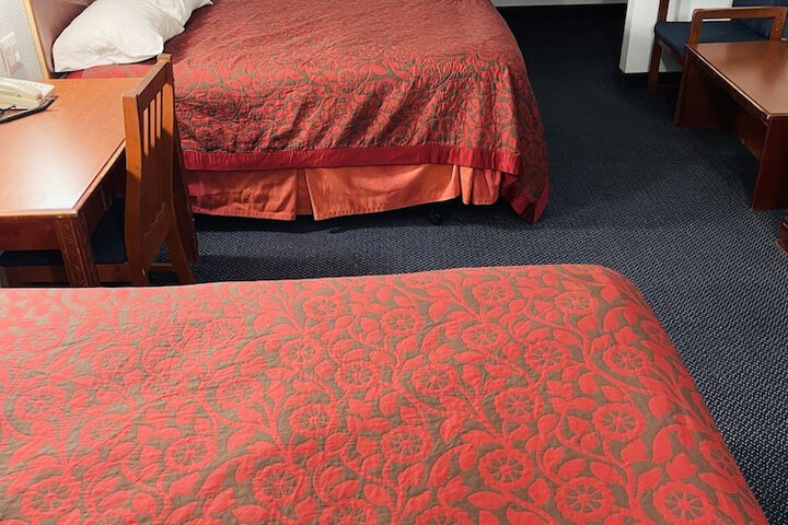 Room 10 of 14