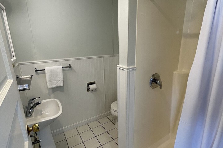 Beau Rivage Motel