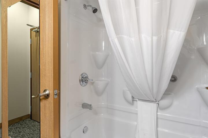 Best Western Plus Fredericton Hotel & Suites