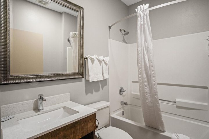 Sonesta Essential Hotels & Suites Kansas City / Blue Springs