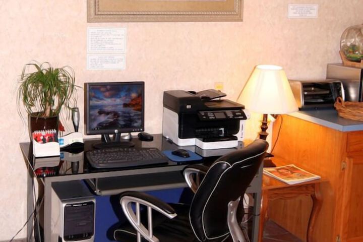 Business Center 27 of 28