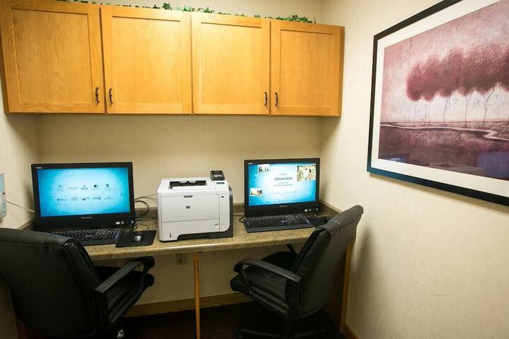 Business Center 60 of 62