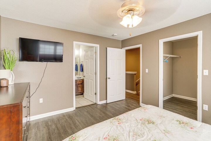 Quaint Pocahontas Townhome Central Location!