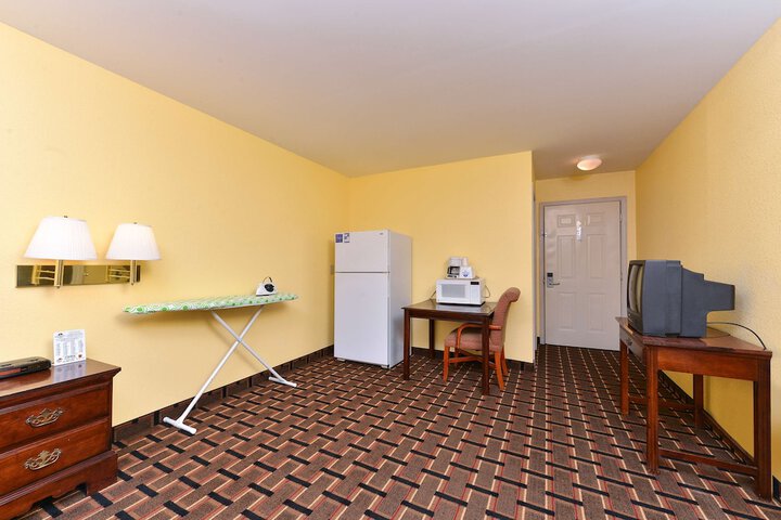 Room 18 of 23