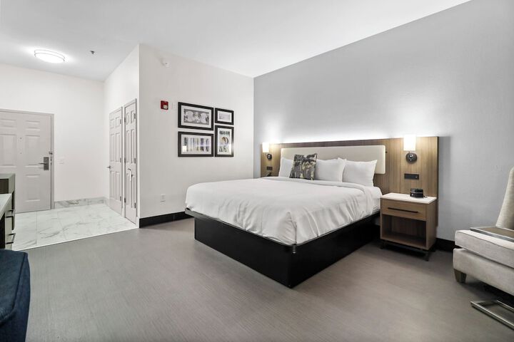 Room 38 of 77