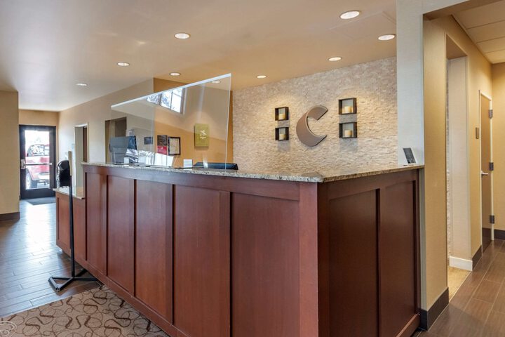 Comfort Suites Airport - University